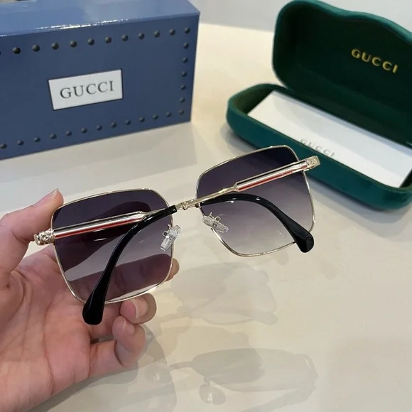 Gucci Gold and Black Women's Sunglasses - Picture 5 of 10